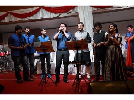 కూతురు వెడ్డింగ్ రిసెప్షన్: సంతోషంతో హీరో విక్రమ్ ఇలా... (ఫోటోస్)