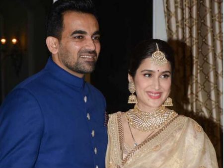 సాగరిక-జహీర్ వెడ్డింగ్ రిసెప్షన్లో అనుష్క-కోహ్లి డాన్స్.. (ఫోటోస్, వీడియోస్)