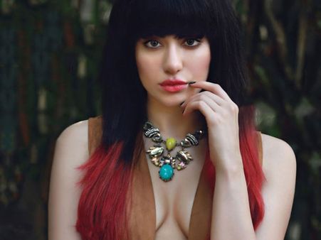 ముద్దు వివాదం: చావుదెబ్బలే అంటూ హీరోయిన్ సీరియస్ వార్నింగ్