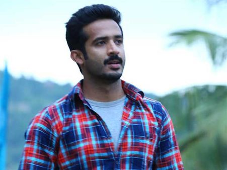 ఇల్లు తాకట్టు పెట్టాం, చాలా కష్టపడుతున్నాం, నా పెళ్లి గురించి అనవసరం: యాంకర్ రవి