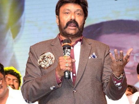 అందుకే ఎన్టీఆర్ బయోపిక్ తీస్తున్నా.. జై సింహా ఆడియోలో బాలయ్య క్లారిటీ