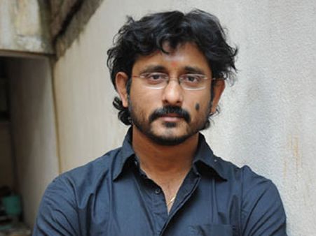 అన్నం పెట్టి గొంతు కోస్తున్నారు.. రక్తం ధారపోశాం.. పెళ్లాల పుస్తెలు తాకట్టు.. జవాన్ దర్శకుడు రవి