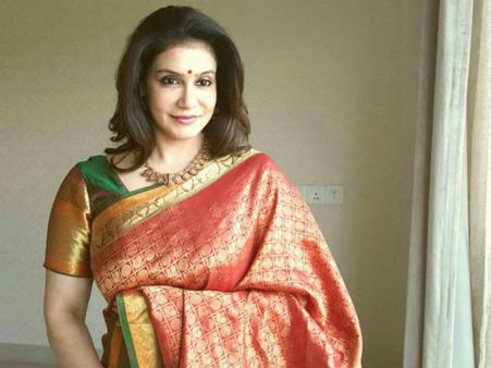 దర్శకుడికి విడాకులు.. మరో అవకాశం లేకపోయింది.. వారి కారణంగానే.. పవన్ చిత్రంలో నటి