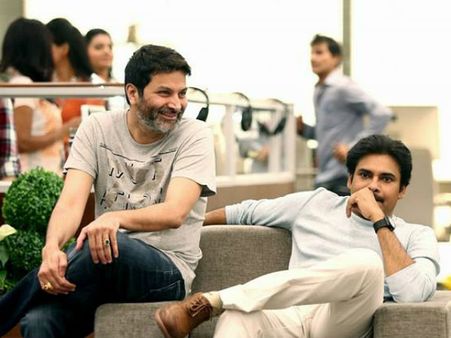 ‘అజ్ఞాతవాసి’: పవన్ ఫ్యాన్స్ ఆశలు వదులుకోవడమే బెటర్!