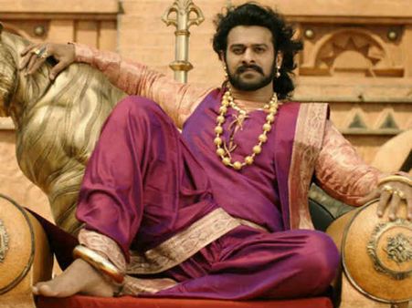 2017: ప్రభాస్ అండ్ క్రేజీ ఫ్యాన్స్... దేశ వ్యాప్తంగా ఓ సంచలనం!