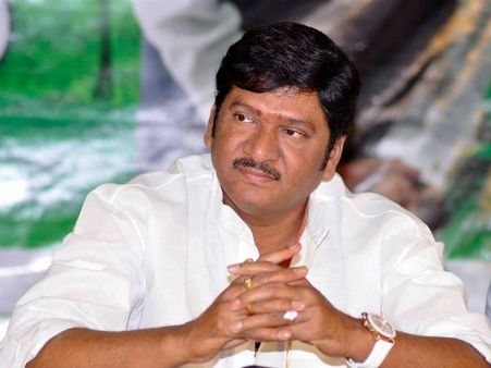 వాళ్లూ బేవర్సే... ఇండస్ట్రీ గురించి ఏం తెలుసు? రాజేంద్ర ప్రసాద్ ఫైర్