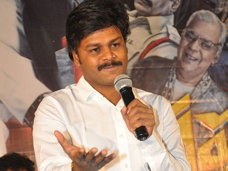 భావోద్వేగానికి లోనై కన్నీళ్లు.. సింహంతో ఢీకొన్నట్లే.. హీరో సప్తగిరి..