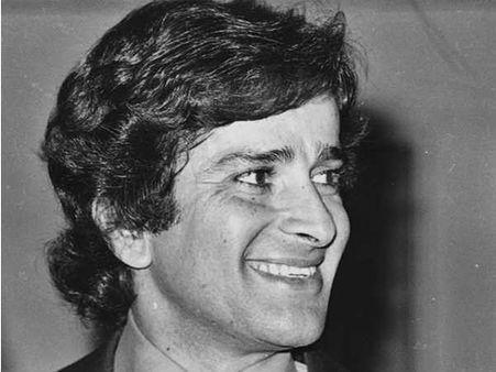 చెరుగని చిరునవ్వు మాయం.. శశి ఇకలేరని విషాదంలో మునిగిన ప్రముఖులు..