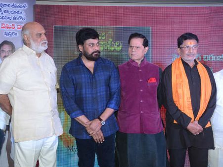 నన్ను అడ్రస్ లేకుండా వచ్చాడంటారు, కానీ ఆయన....: దాసరి గురించి చిరంజీవి