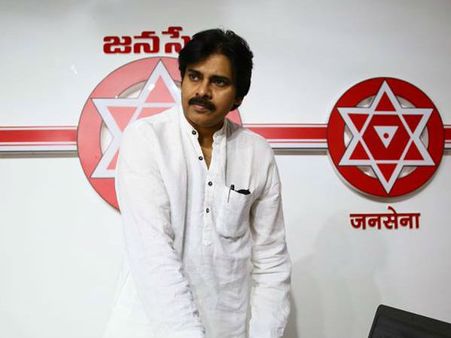 ఫ్యాన్స్ గుండె గుభేల్: సినిమాల మీద పవన్ కళ్యాణ్ సెన్సేషన్ కామెంట్ (వీడియో)
