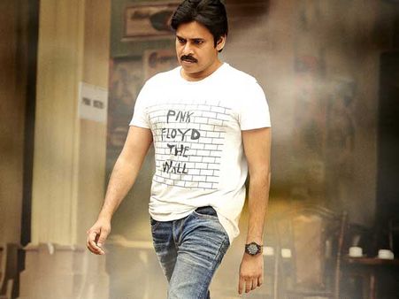 నా వల్ల కాదన్న శ్రీముఖి: ‘అజ్ఞాతవాసి’ ట్రైలర్‌పై సెలబ్రిటీల కామెంట్స్