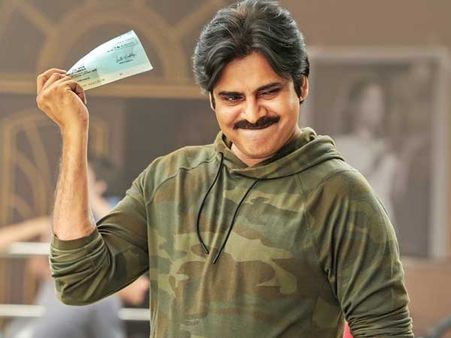 అజ్ఞాతవాసి బ్లాక్ టికెట్ల దందా.. 3 వేల నుంచి 10వేలు లూటీ.. జిల్లాల్లో అభిమానులు కుమ్ములాట..