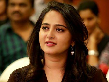 హీరోలు నష్టపోతున్నారు, వారికి ఆ మాత్రం ఇవ్వడం సబబే: అనుష్క