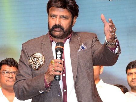 సినీ నటులు రాజకీయాల్లో రాణించడం కష్టం.. ఆ సినిమా అందుకే ఫ్లాప్.. బాలకృష్ణ