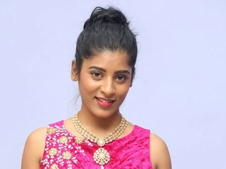 సెక్స్ అవసరమే, ఆడవాళ్లే ఎక్కువ చూస్తున్నారు: గాడ్ సెక్స్ అండ్... గాయిత్రి సపోర్ట్!