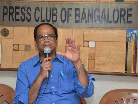 ఆ డర్టీ లేడీ... ఆ మహనీయురాలి సినిమా చేయడమేంటి?: దర్శకుడి ఫైర్