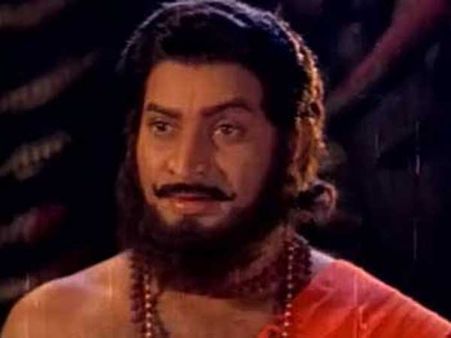 50 ఏళ్ల అసాధ్యుడు.. సూపర్‌స్టార్‌ కృష్ణ అల్లూరి సీతారామరాజుకు నాంది..