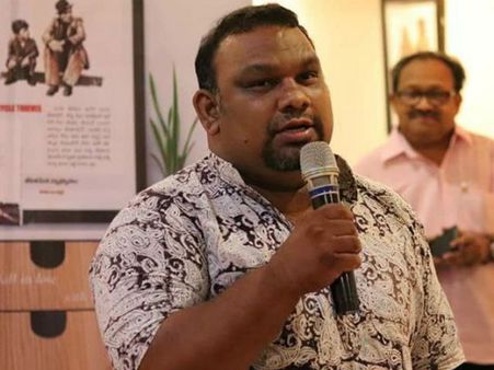 కసెక్కిన ‘కత్తి’: పవన్ మౌనం చేతకాని తనం కాదు, తీవ్రవాదుల్ని చేయొద్దు!