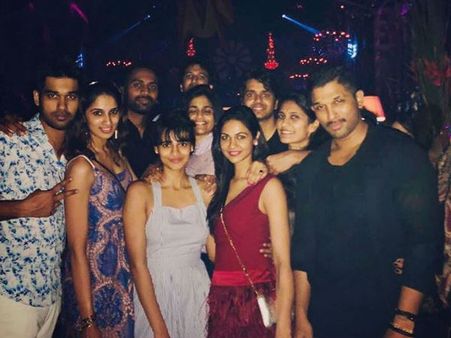 మహేష్, బన్నీ, సామ్-చైతూ ఇంకా స్టార్స్... (న్యూ ఇయర్ సెలబ్రేషన్ ఫోటోస్)