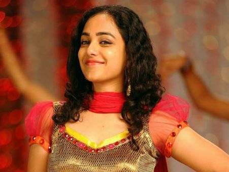 'లెస్బియన్'గా నిత్యా మీనన్: హీరోయిన్‌తో 'లిప్ కిస్', పెద్ద ప్రయోగమే?