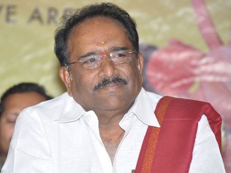 ఇది మాస్ కథే, పవన్ నవ్వు ఎందుకో? త్రివిక్రమ్ మామూలోడు కాదు?... పరుచూరి కామెంట్