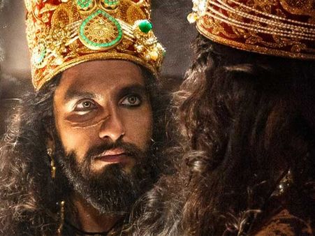 ‘పద్మావత్’ ఫుల్ మూవీ లీక్: తెగించిన ఆందోళన కారులు, ఫేస్‌బుక్ ద్వారా లైవ్...