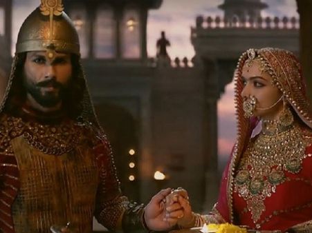 కోర్టుకెక్కిన ‘పద్మావత్’ నిర్మాతలు..... అడ్డుకునే హక్కు ఎవరికీ లేదు!