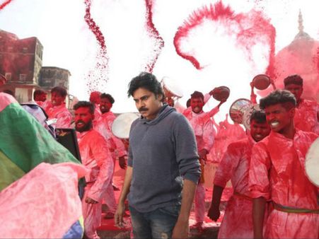 అజ్ఞాతవాసి భారీ దందా.. త్రివిక్రమ్ మొండిపట్టు.. . ‘యూ’ రాకపోవడానికి కారణమదేనట..