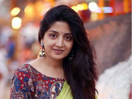 డ‌బ్బుల కోసమేనా? పూనమ్ కౌర్ సంచలన ట్వీట్, ఫీలైన పవన్ ఫ్యాన్స్... ఇదీ వాస్తవం!