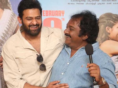 వినాయక్ మొహమాటపడ్డారు.. ఒక్క మెసేజ్! ఎక్కడికైనా వస్తా: ప్రభాస్