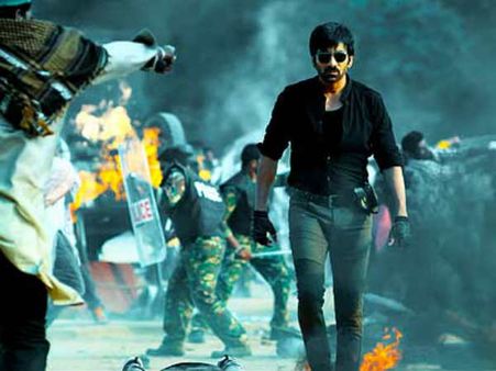 రవితేజ దండయాత్ర షురూ..: 'టచ్ చేసి చూడు' టీజర్ అదిరింది..(వీడియో)