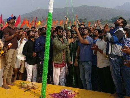 సినీస్టార్ల రిపబ్లిక్ డే వేడుక: పవన్ కళ్యాణ్, రామ్ చరణ్, సుకుమార్, బోయపాటి! (ఫోటోస్)