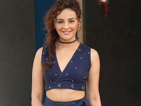 ఆ విషయమే హీరోయిన్‌గా చేసింది.. ‘సెకండ్’ అంటే బాధపడను.. సీరత్ కపూర్ (ఇంటర్వ్యూ)