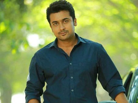 అంతా షాక్: అభిమానుల కాళ్లు మొక్కిన హీరో సూర్య, ఏం జరిగింది?