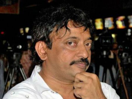 షాకింగ్: ‘గాడ్ సెక్స్ అండ్ ట్రూత్’ వ్యతిరేకిస్తున్న వారిని చితకబాదిన వర్మ!