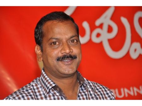 టీవీ యాంకర్‌ను ప్రేమించా, వ్యభిచారి.... చెప్పుతో కొడతా, మంచు లక్ష్మి, నిహారిక, మంజుల కాదుగా?