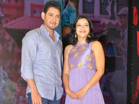 ఆటపట్టించిన మహేష్ బాబు.... నవ్వులే నవ్వులు, చిటికేసి మంజుల చాలెంజ్!