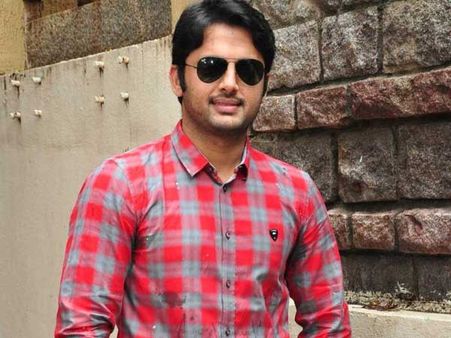 నితిన్ సినిమా ఆగిపోయిందా.. హీరో, డైరెక్టర్ మధ్య ఏం జరిగింది..!