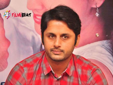 ఒక్క సారి వెనక్కి తిరిగిచూసుకున్న నితిన్.. ఆ దర్శకుడి కోసం పరుచూరి, కాజల్ కూడా!