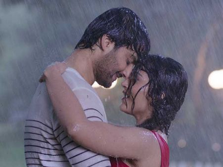 హీరో చెప్పిన దెయ్యం కథ.. భయంతో కాళ్లు, చేతులు ఆడలేదు..