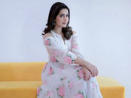 అబ్బాయి లవ్ లెటర్ రాస్తే మా అమ్మకే ఇచ్చా.. అది స్టుపిడ్.. ఆ రూమర్ తో రాశి షాక్!