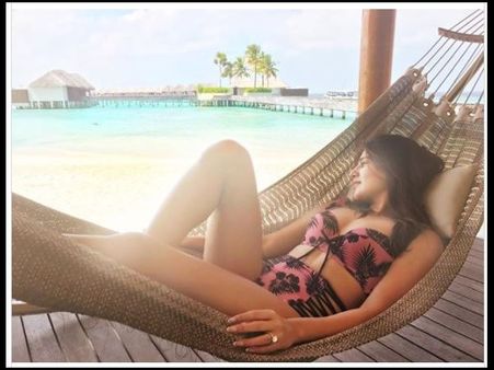 బికినీలో హాట్‌ హాట్‌గా సమంత.. ఫ్యాన్స్‌కు షాక్.. దారుణమైన కామెంట్స్