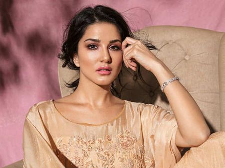 వీరనారిగా సన్నీలియోన్.. ఇక తెరపై విలయతాండవం