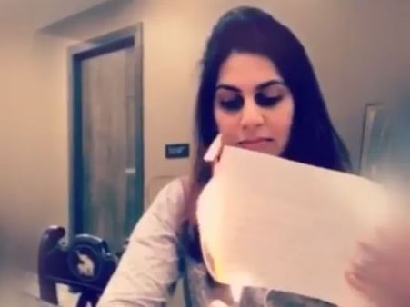 ఉపాసన వాటిని తగలబెట్టేసింది... నెగెటివ్ థాట్స్, ఒత్తిడే కారణం! (వైరల్ వీడియో)