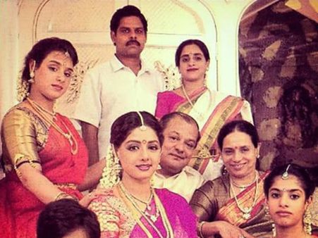 శ్రీదేవి అరుదైన ఫోటోస్: తల్లిదండ్రులు, సోదరి, ఇతర బంధువులతో....