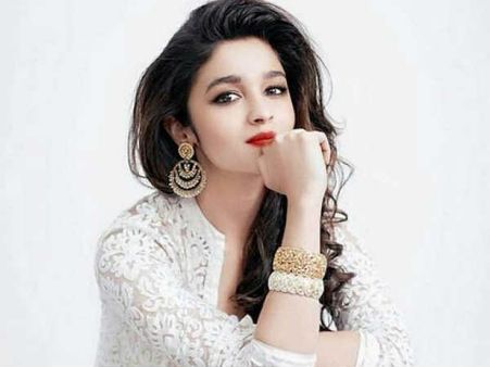 అలియాభట్‌కు ప్రమాదం.. గాయాలతో ఇండియాకు..