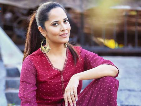 ఆ గొడవ తర్వాత మళ్లీ ఇన్నాళ్లకు.... అనసూయ సోషల్ మీడియాలోకి వచ్చేసింది!