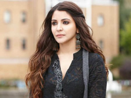 పెళ్ళైన తరువాత తొలి చిత్రంలోనే అభ్యంతరకరంగా ..అనుష్కకు షాక్, పాక్ లో బ్యాన్!