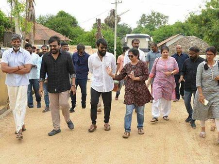 అద్భుతం రంగస్థలం.. సెట్‌ను సందర్శించిన మెగాస్టార్..