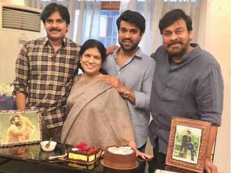 చెర్రీ బర్త్‌డే వేడుకలో పవన్.. రాంచరణ్ ఆనందం రెట్టింపు.. ఘనంగా సెలబ్రేషన్